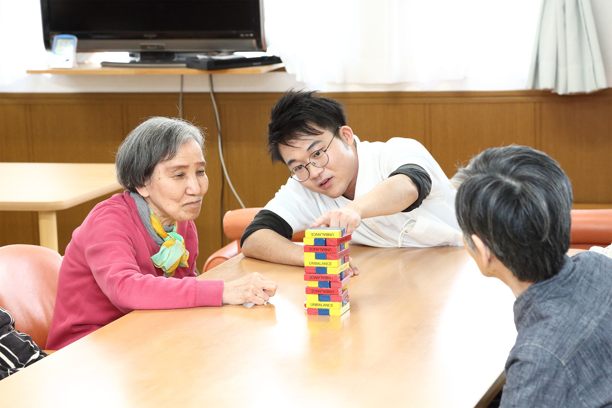 写真：利用者様とスタッフ